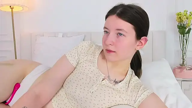 MoonAngelic online show from March 8, 2025, 5:59 am