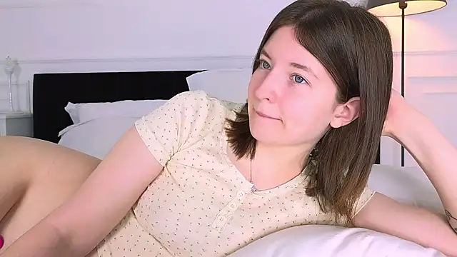 MoonAngelic online show from March 14, 2025, 2:42 am