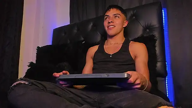 Snapshot of James1lee_ chatting on December 24, 2024, 2:54 am James1lee  online show from December 24, 2024, 2:54 am