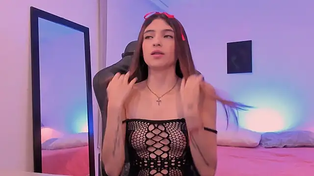 sofiarouge online show from November 21, 2025, 8:07 pm