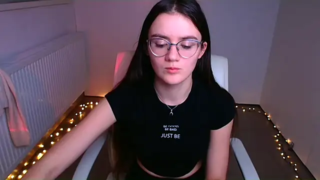 Snapshot of Josephine_jo chatting on January 11, 2025, 4:38 am Josephine jo online show from January 11, 2025, 4:38 am