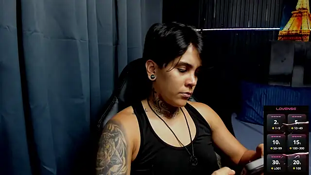 ZhoeStrong online show from November 2, 2025, 10:12 pm