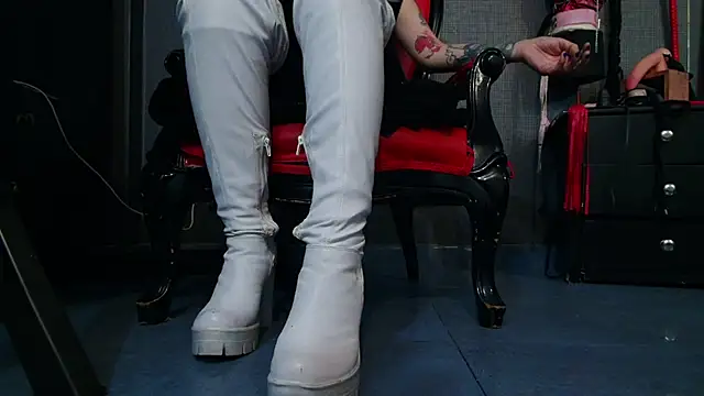 LusstCruella online show from January 29, 2025, 9:39 pm