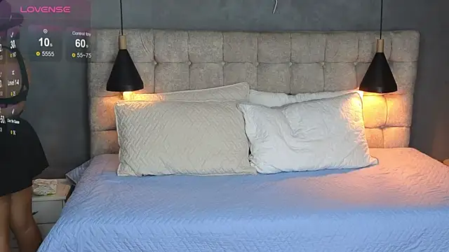 Laia and Aloby online show from December 1, 2025, 10:48 pm