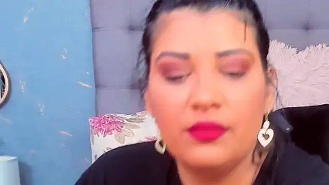 AmyCubes online show from February 13, 2025, 8:06 am