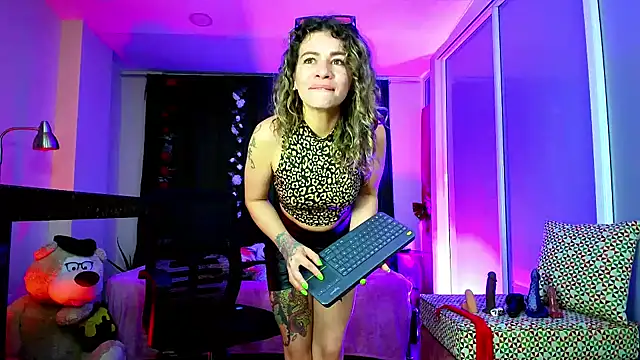 oriana thomson2 online show from February 10, 2025, 8:42 am