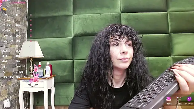 SelenSummer online show from November 13, 2025, 8:08 pm