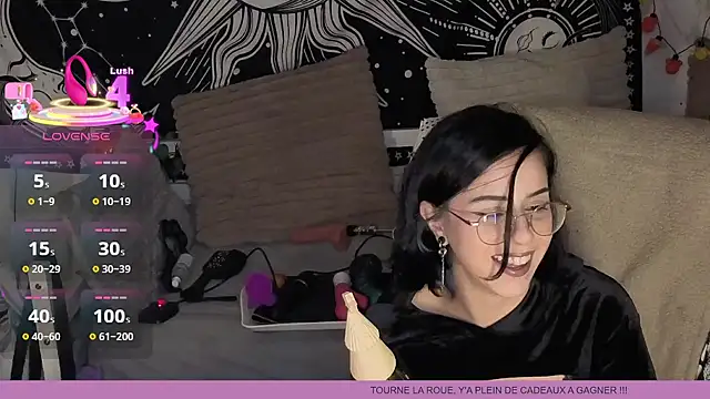 LisandreLaVenale online show from November 14, 2025, 9:46 pm