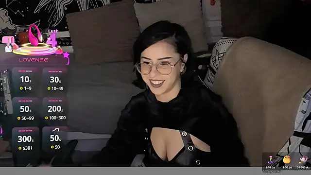 LisandreLaVenale online show from November 15, 2025, 11:32 pm