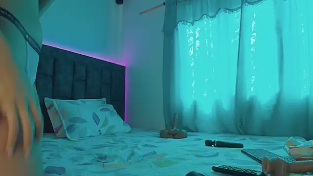 IssabellaLopez online show from November 21, 2025, 7:01 pm