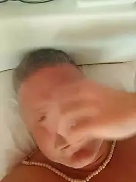 Snapshot of swingr chatting on December 17, 2024, 8:34 am swingr online show from December 17, 2024, 8:34 am