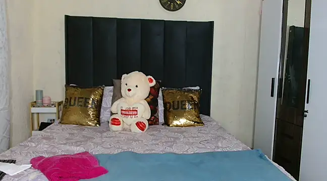 quenliyasa online show from March 17, 2025, 7:37 pm