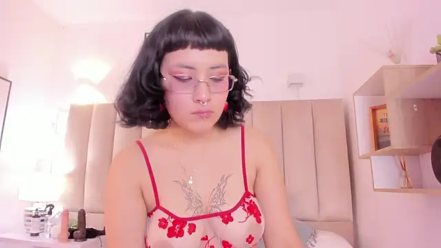 Snapshot of Haru_Bonny chatting on December 13, 2024, 8:04 pm Haru Bonny online show from December 13, 2024, 8:04 pm