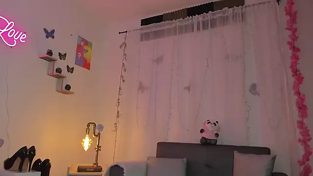 Alaia Love77 online show from January 28, 2025, 9:40 pm