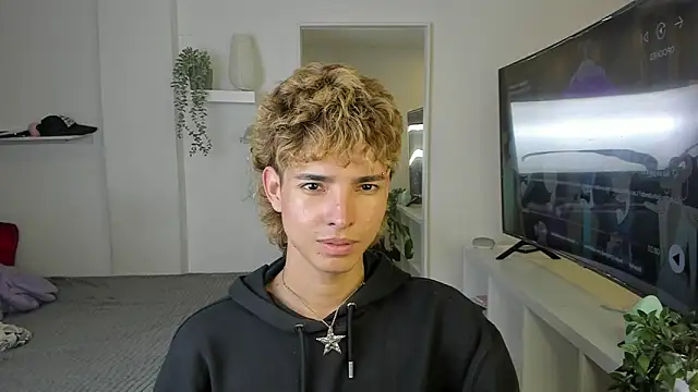 santy-kitty online show from November 6, 2025, 1:28 am