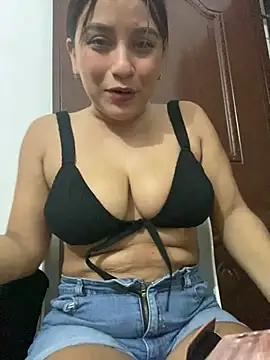 Snapshot of perlita05 chatting on February 13, 2025, 2:34 am perlita05 online show from February 13, 2025, 2:34 am