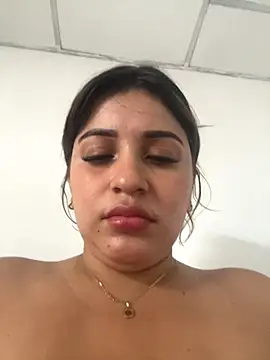 Snapshot of perlita05 chatting on November 22, 2025, 7:35 pm perlita05 online show from November 22, 2025, 7:35 pm