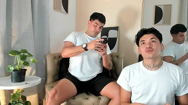 Snapshot of MatheoVelez chatting on January 24, 2025, 10:32 am MatheoVelez online show from January 24, 2025, 10:32 am