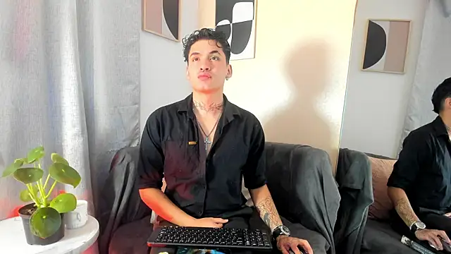 Snapshot of MatheoVelez chatting on January 31, 2025, 1:11 am MatheoVelez online show from January 31, 2025, 1:11 am