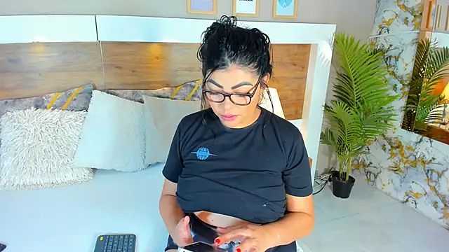 Snapshot of EmaBakker chatting on February 23, 2025, 1:10 pm EmaBakker online show from February 23, 2025, 1:10 pm