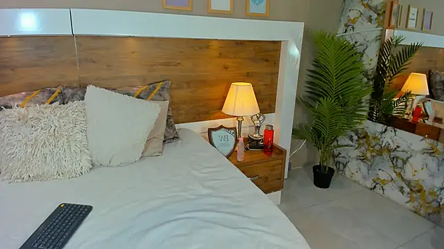 Snapshot of EmaBakker chatting on February 28, 2025, 3:37 pm EmaBakker online show from February 28, 2025, 3:37 pm