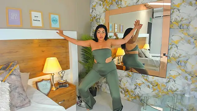 Snapshot of EmaBakker chatting on March 1, 2025, 5:05 pm EmaBakker online show from March 1, 2025, 5:05 pm