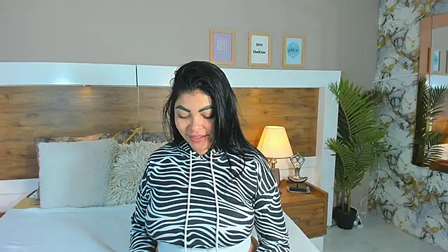 Snapshot of EmaBakker chatting on March 5, 2025, 12:00 pm EmaBakker online show from March 5, 2025, 12:00 pm