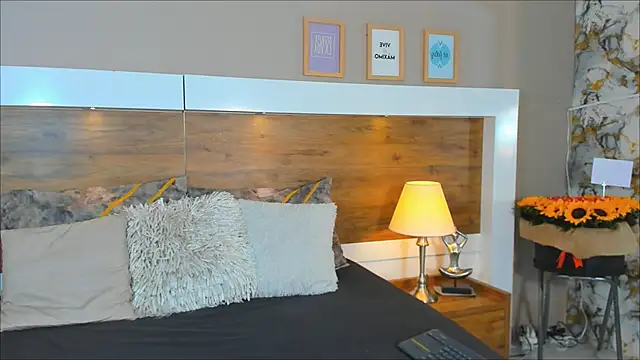 Snapshot of EmaBakker chatting on March 15, 2025, 11:51 am EmaBakker online show from March 15, 2025, 11:51 am