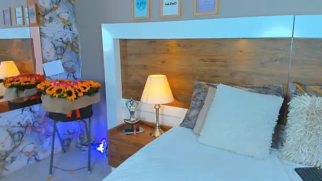 Snapshot of EmaBakker chatting on March 19, 2025, 3:40 pm EmaBakker online show from March 19, 2025, 3:40 pm