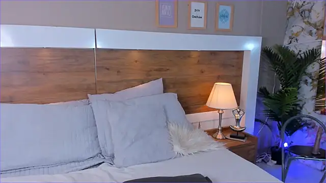 Snapshot of EmaBakker chatting on September 18, 2025, 5:59 pm EmaBakker online show from September 18, 2025, 5:59 pm