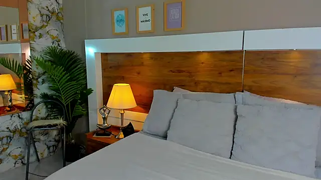 Snapshot of EmaBakker chatting on October 24, 2025, 11:50 am EmaBakker online show from October 24, 2025, 11:50 am