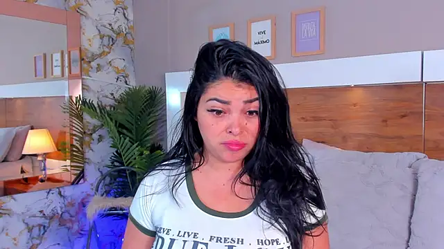 Snapshot of EmaBakker chatting on October 28, 2025, 12:09 pm EmaBakker online show from October 28, 2025, 12:09 pm