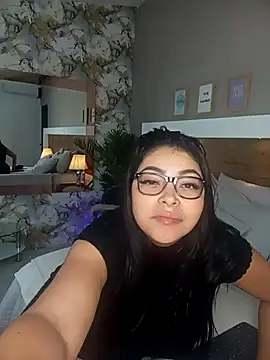 Snapshot of EmaBakker chatting on November 2, 2025, 11:34 am EmaBakker online show from November 2, 2025, 11:34 am