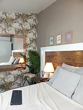 Snapshot of EmaBakker chatting on November 5, 2025, 12:16 pm EmaBakker online show from November 5, 2025, 12:16 pm