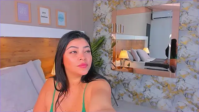 Snapshot of EmaBakker chatting on November 29, 2025, 12:41 pm EmaBakker online show from November 29, 2025, 12:41 pm