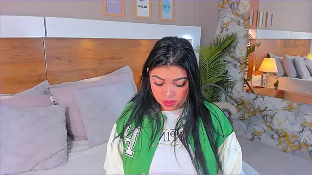 Snapshot of EmaBakker chatting on November 30, 2025, 11:47 am EmaBakker online show from November 30, 2025, 11:47 am