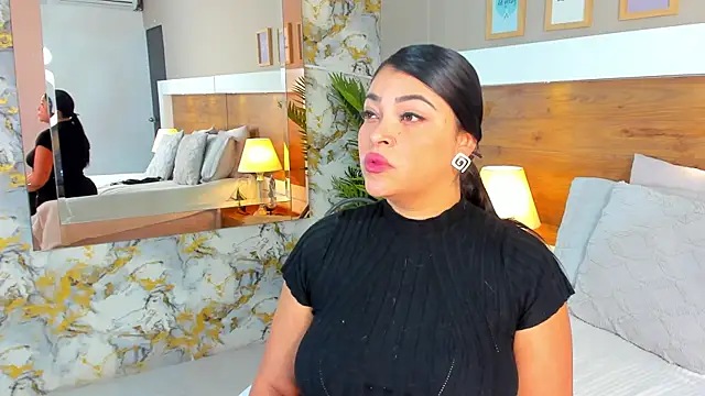 Snapshot of EmaBakker chatting on December 1, 2025, 11:59 am EmaBakker online show from December 1, 2025, 11:59 am