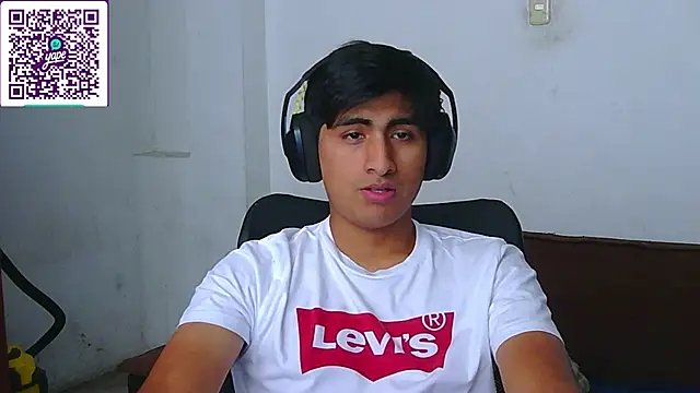 Snapshot of CzarPM chatting on December 15, 2025, 7:40 pm CzarPM online show from December 15, 2025, 7:40 pm