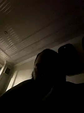 Snapshot of R32RLINE chatting on December 15, 2025, 10:25 pm R32RLINE online show from December 15, 2025, 10:25 pm