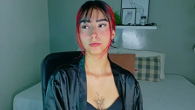 ParisFox  online show from November 4, 2025, 7:46 pm