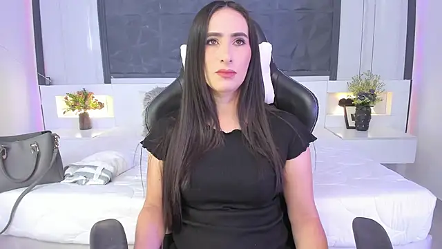 SaraGomez1 online show from September 29, 2025, 2:00 pm