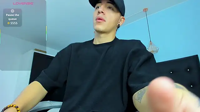 Lobo 17  online show from October 24, 2025, 4:20 am