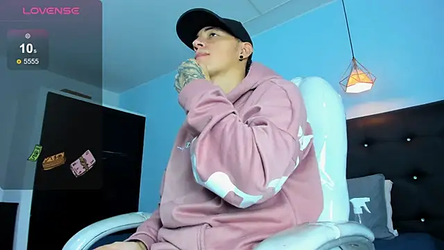 Lobo 17  online show from December 3, 2025, 3:47 am