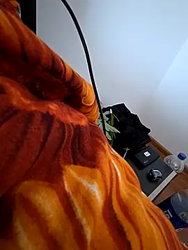 KarlosCarutox online show from October 5, 2025, 9:07 am