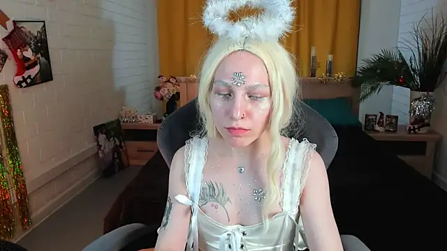 AphexQueen online show from December 23, 2024, 4:28 pm