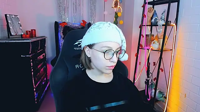 AphexQueen online show from December 25, 2024, 3:17 pm