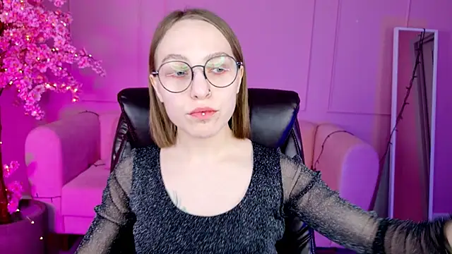 AphexQueen online show from January 28, 2025, 4:19 pm