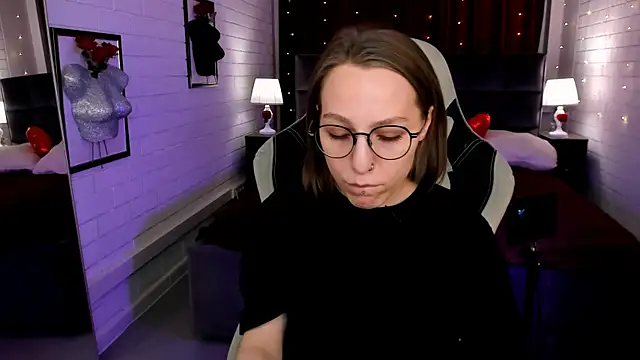 AphexQueen online show from March 21, 2025, 7:35 pm