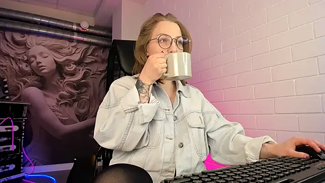 AphexQueen online show from September 19, 2025, 9:22 am