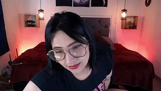 Snapshot of emily_leinner chatting on November 8, 2025, 2:50 pm emily leinner online show from November 8, 2025, 2:50 pm